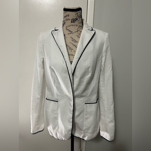 🚨Tommy Hilfiger Jacket - size 8 - Picture 1 of 9